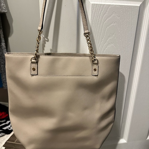 Michael Kors- Tote. - Picture 2 of 3